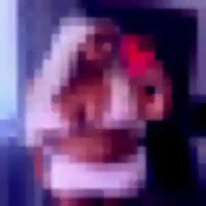 Photo privée de Suzanne, 36 ans à Broût-Vernet - plan discret